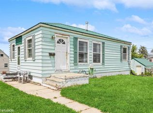 1528 11th St SW, Cedar Rapids, IA 52404