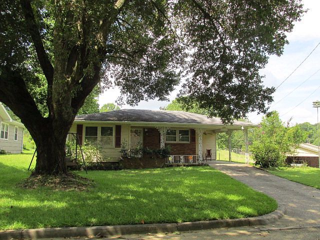 1st image of 1721 Eisenhower Dr