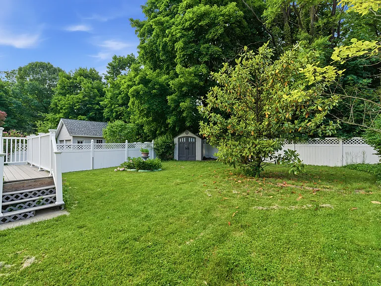 135 Rockwood Pl — Photo 3