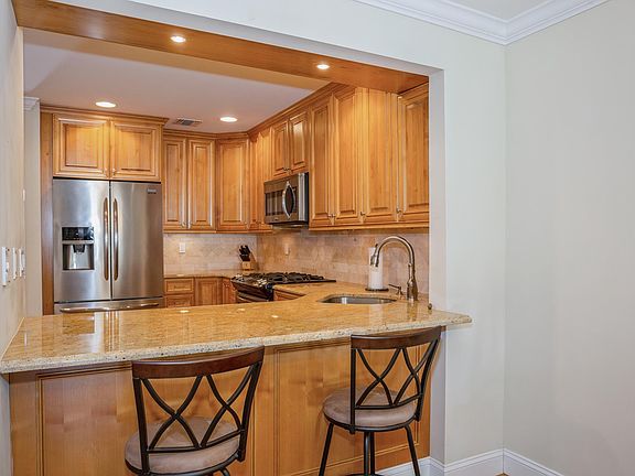 5th image of 27 Coral Ln #27