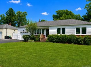 6 Sinclair Dr, Greenlawn, NY 11740