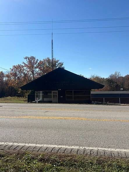 1st image of 611 Columbia Hwy