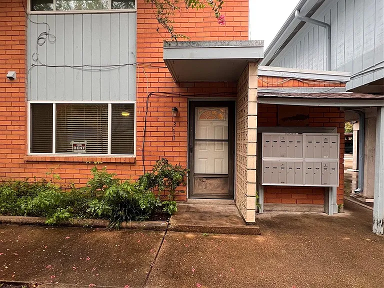 5538 Holly St #311 — Photo 1