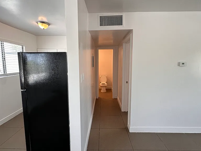 28 on Thomas — Photo 11