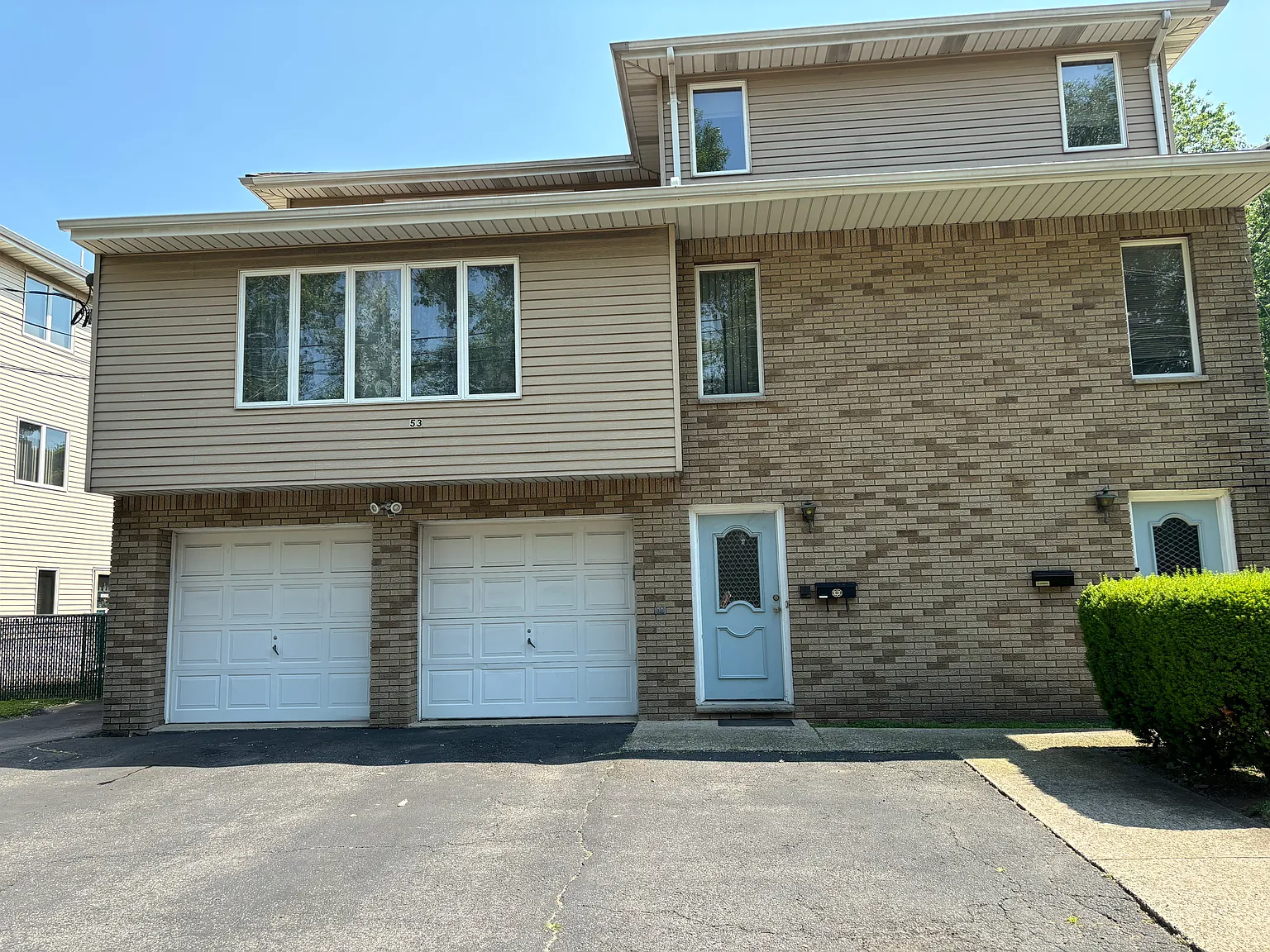 3 bed, $2,700 — Photo 1