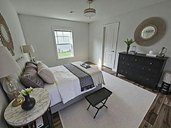 4th image of 121 Maple Dr #53