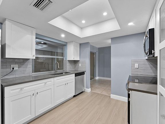 3rd image of 901 NW 49th Street