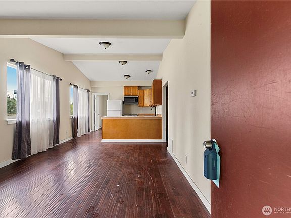 4th image of 932 Marvin Road SE