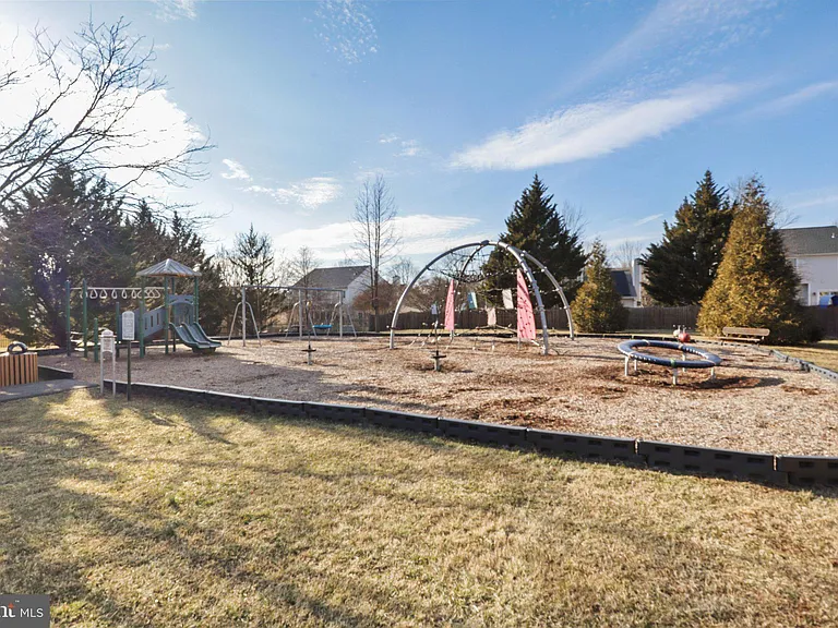 915 Buttonwood Ter NE — Photo 49