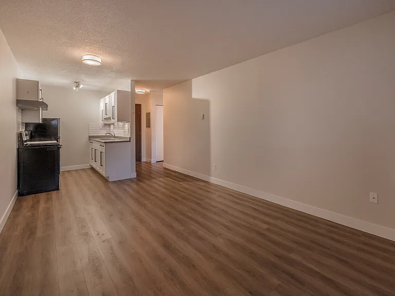 165 Edmonton Ave — Photo 8