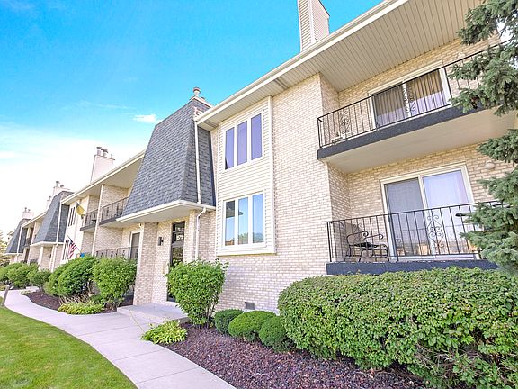 2nd image of 15719 Lake Hills Ct Unit 2N