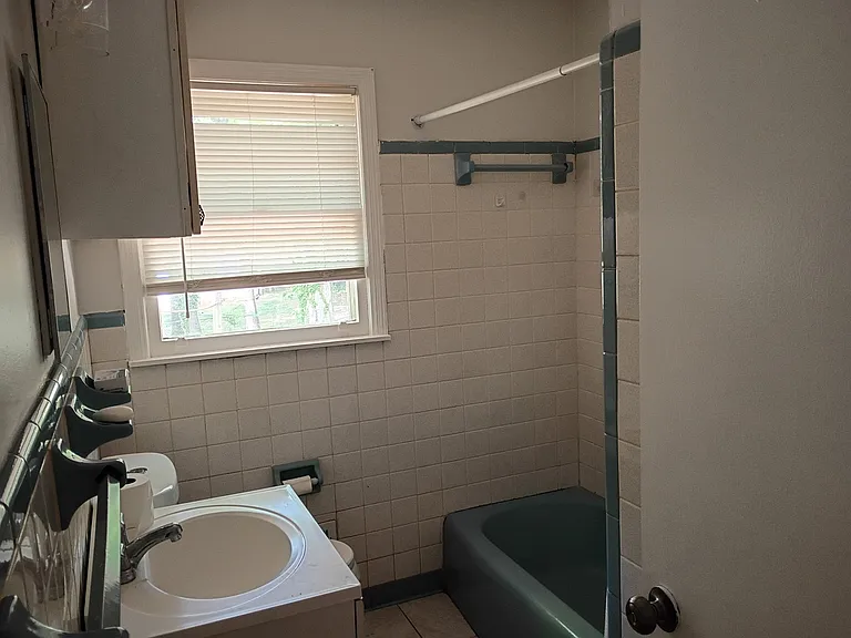 2480 Woodland Dr NW — Photo 9