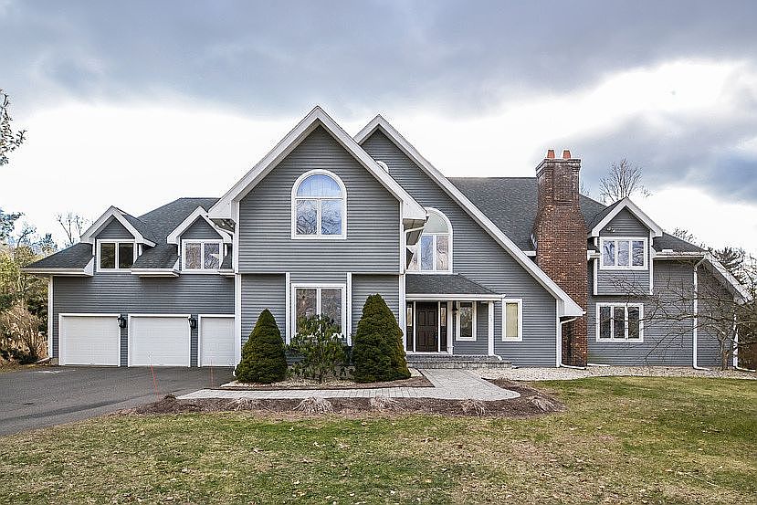 Desirable Southpond home