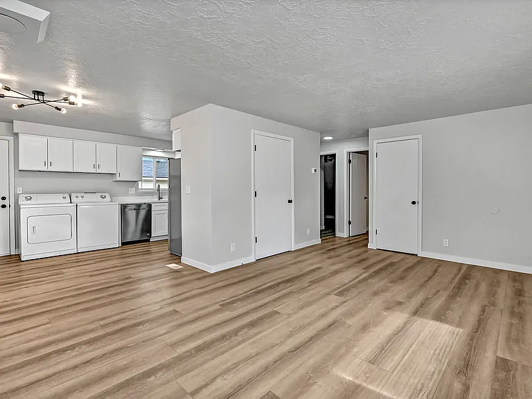 1566 S Euclid Ave — Photo 2