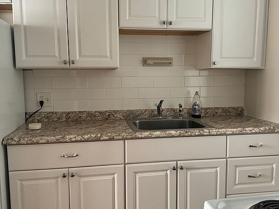 5th image of 126 Burley Cir