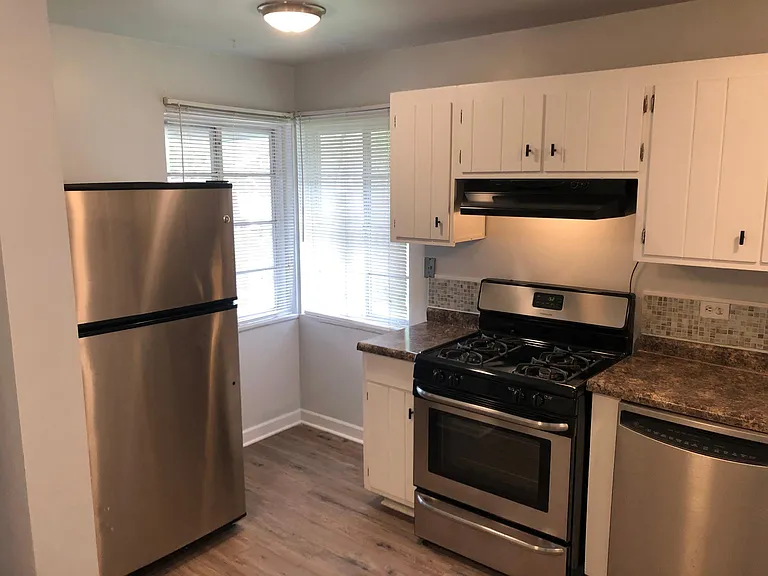 842 W 7th St — Photo 3