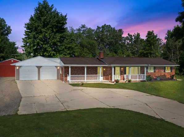 74201 McFadden Rd, Armada, MI 48005