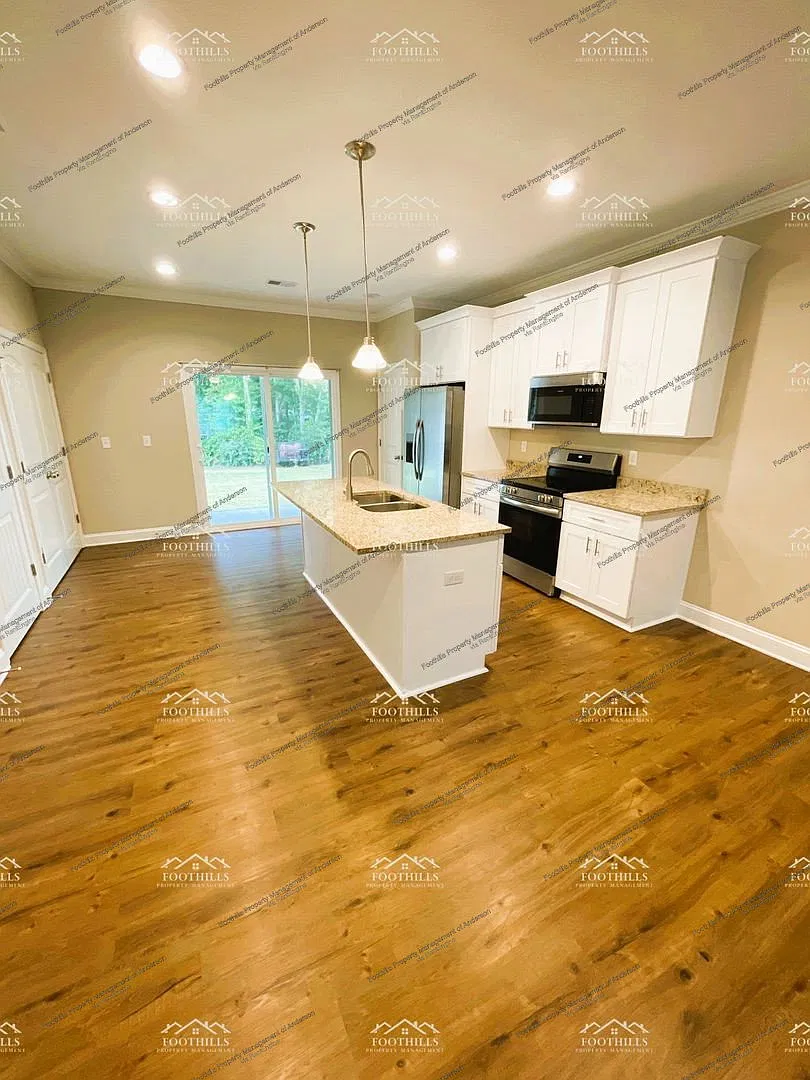 3 bed, 2.5 bath, 1420 sqft, $1,550 — Photo 4
