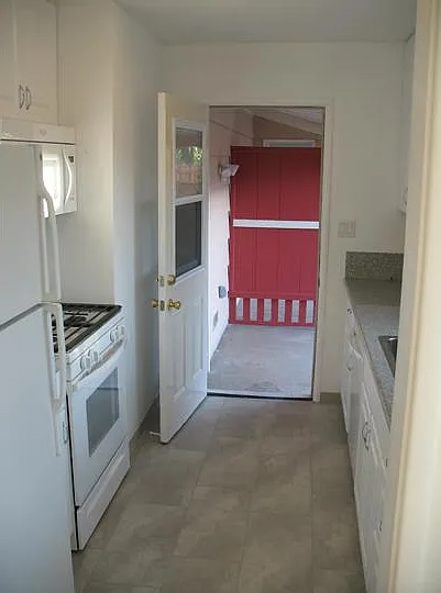 2548 Kent Dr — Photo 2