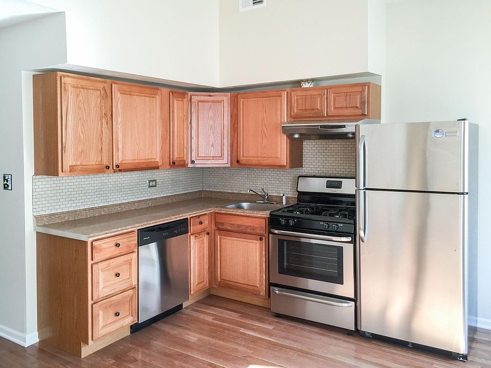 1st image of 2527 N Lincoln Ave #3E