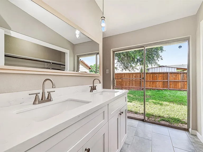 7646 Winkle Wood Ln — Photo 6