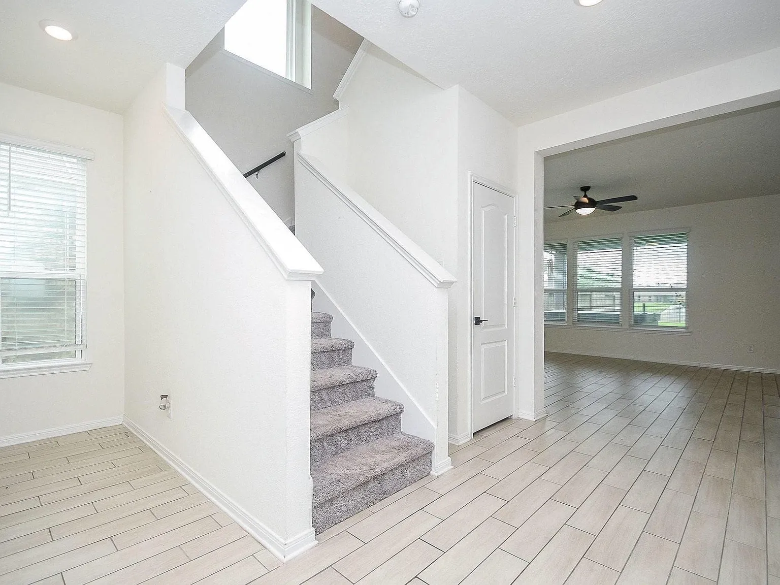 3 bed, 2.5 bath, 2035 sqft, $2,280 — Photo 3