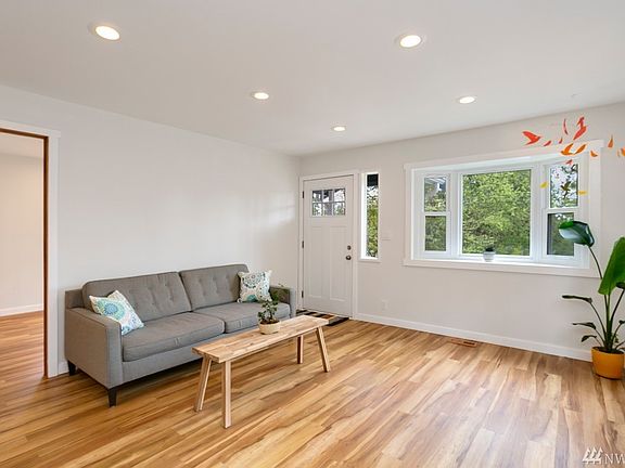 3rd image of 14035 Burke Ave N