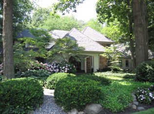 31104 Roxbury Park Dr, Bay Village, OH