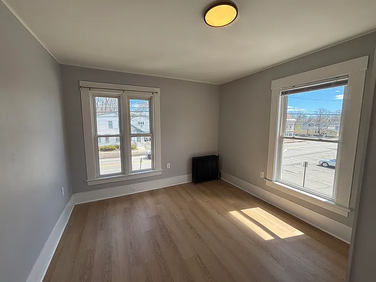 162 Front St — Photo 3