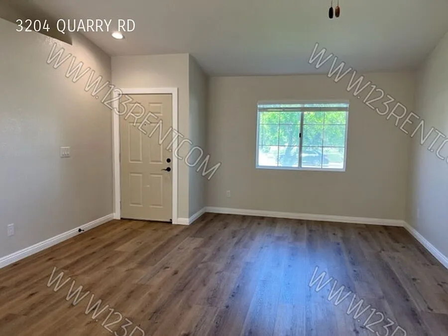 Upgraded 3bd/2bth East Palmdale Home W/Solar — Photo 4