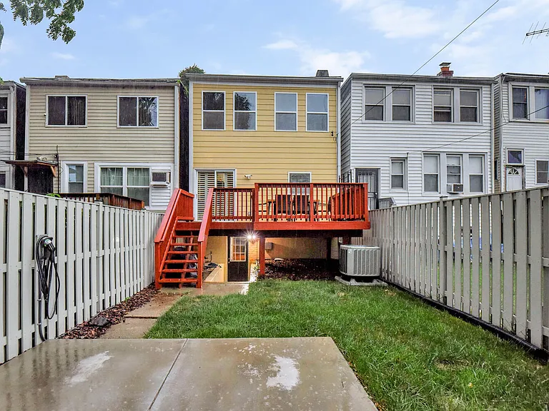 821 Madison St NW — Photo 36