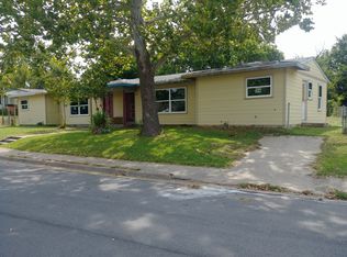 71 Pershing Dr, Denison, TX 75020