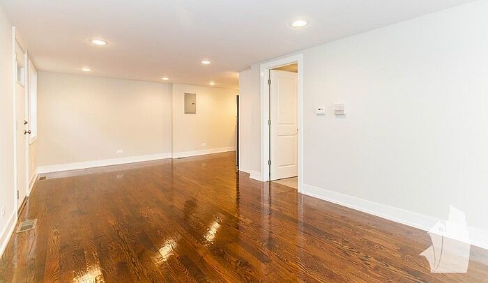 2nd image of 2602 N Racine Ave #2604-2