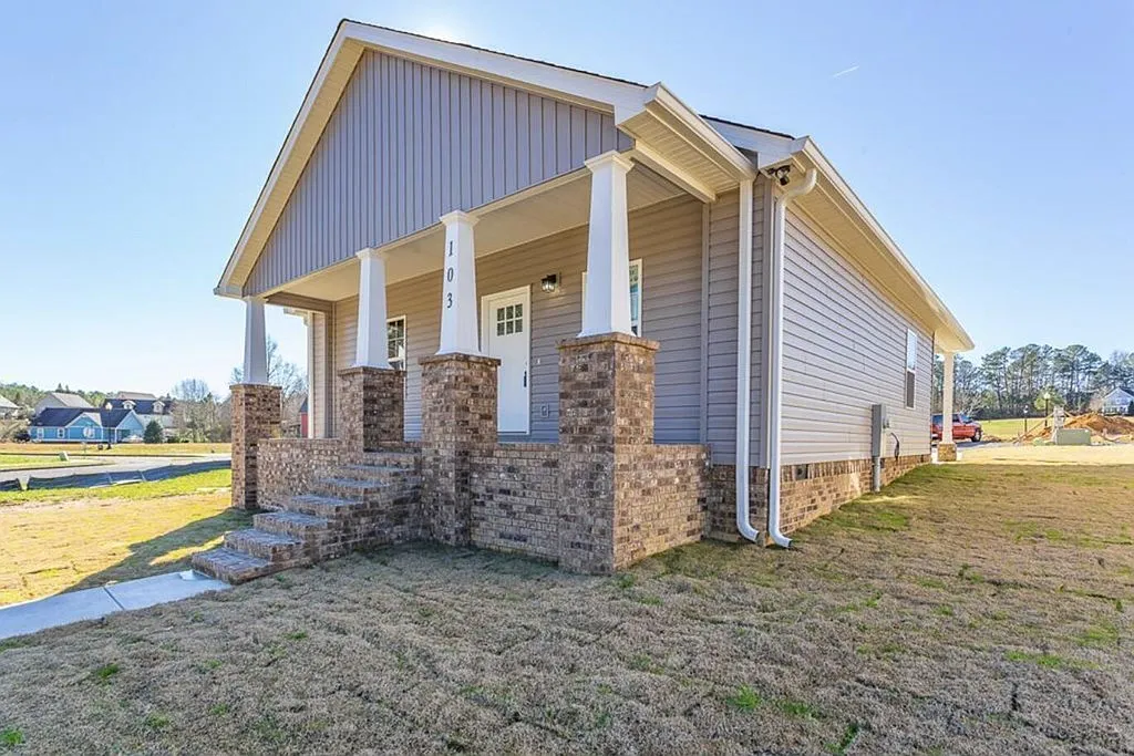 3 bed, 1307 sqft, $1,950 — Photo 3