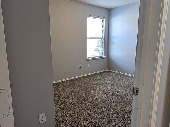 5th image of 415 Plum Dr