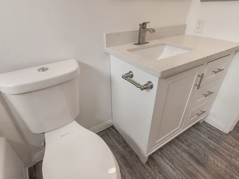 1527 Yale St #6 — Photo 34