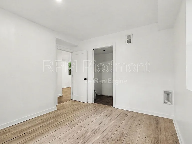 2496 Lester St #A — Photo 7