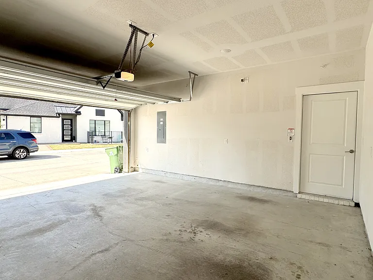3200 N Collins St — Photo 22