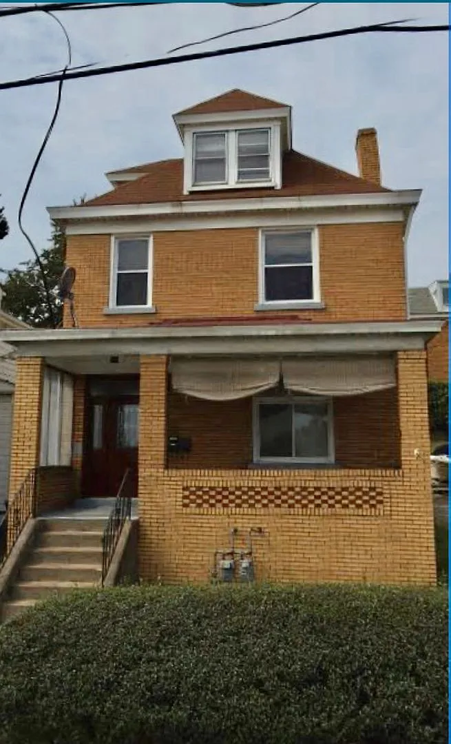 212 Republic — Photo 3
