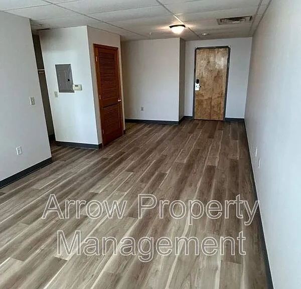 731 E Crawford #3B — Photo 5