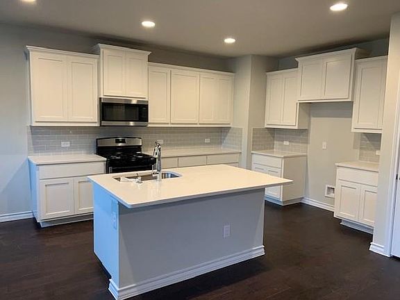 3rd image of 434 Thornless Cir