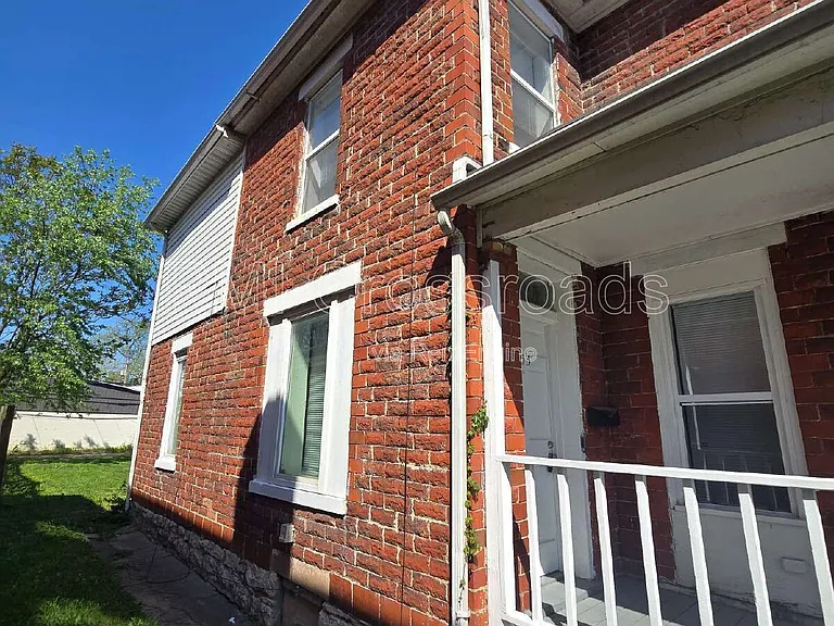 153 S Cypress Ave — Photo 3