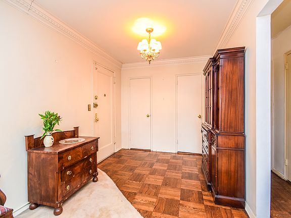 3rd image of 3 Washington Sq APT 1F