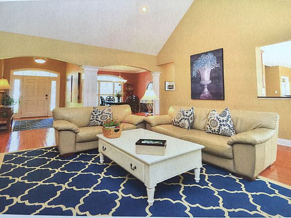Family Room vaulted ceiling!