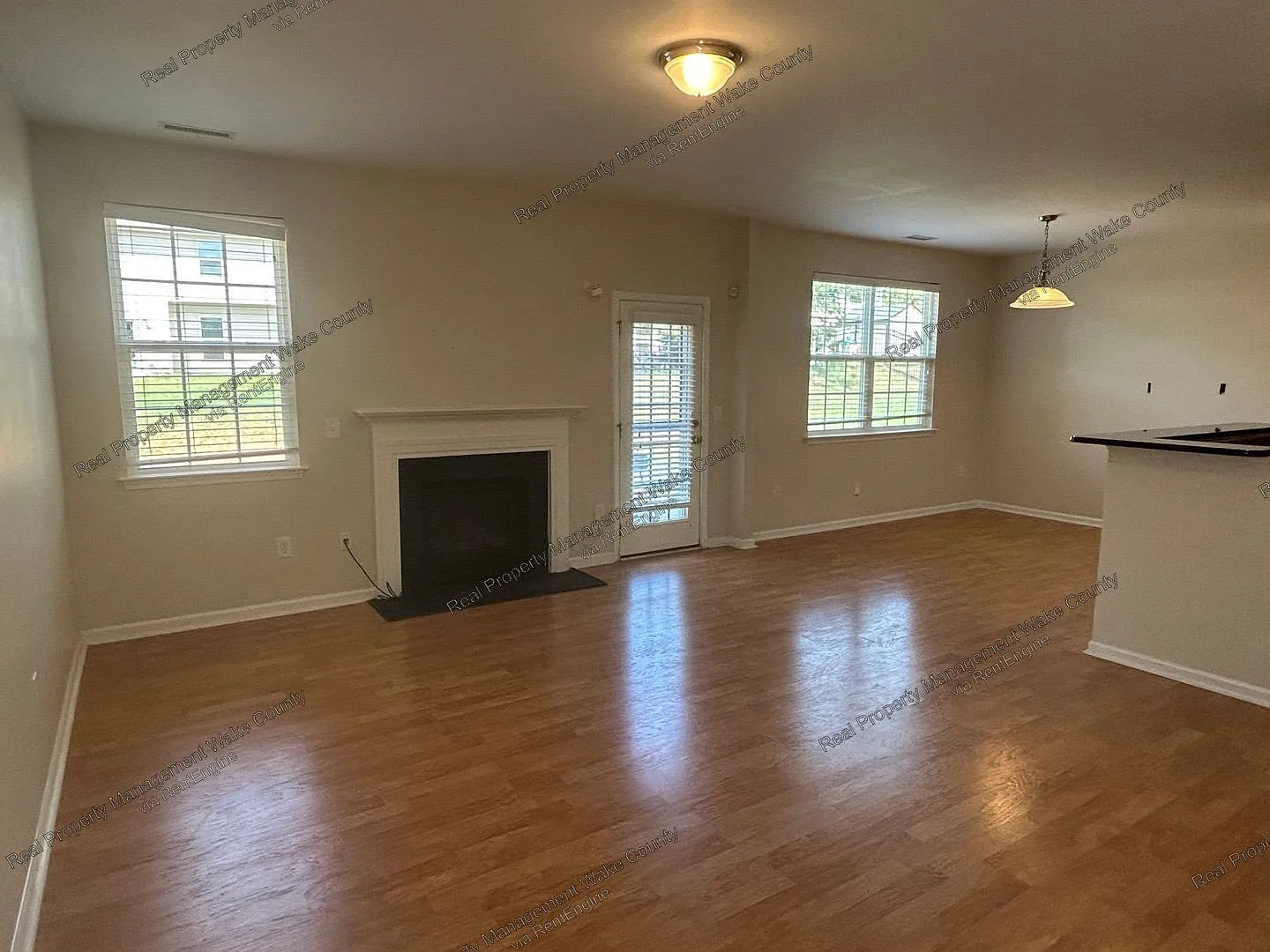 3 bed, 2.5 bath, 1668 sqft, $2,100 — Photo 2
