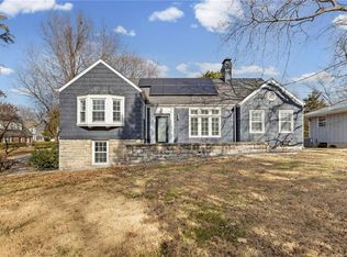 102 NE Briarcliff Rd, Kansas City, MO 64116