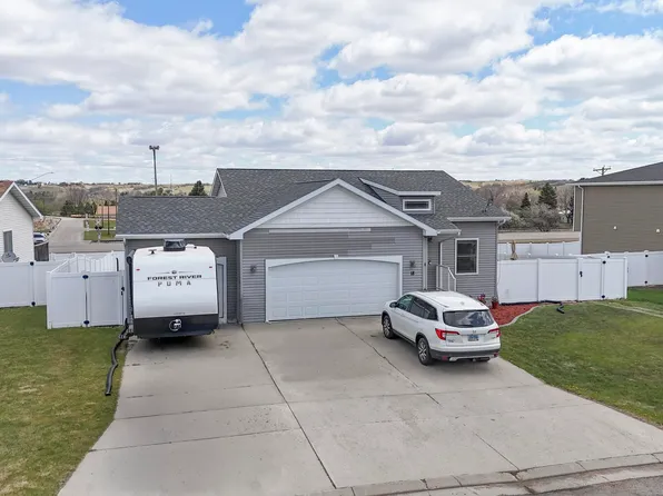 18 Robert St, Burlington, ND 58722