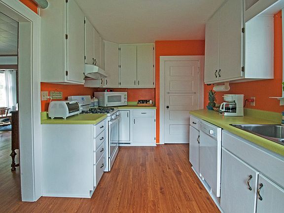 3rd image of 505 E Hewitt Ave