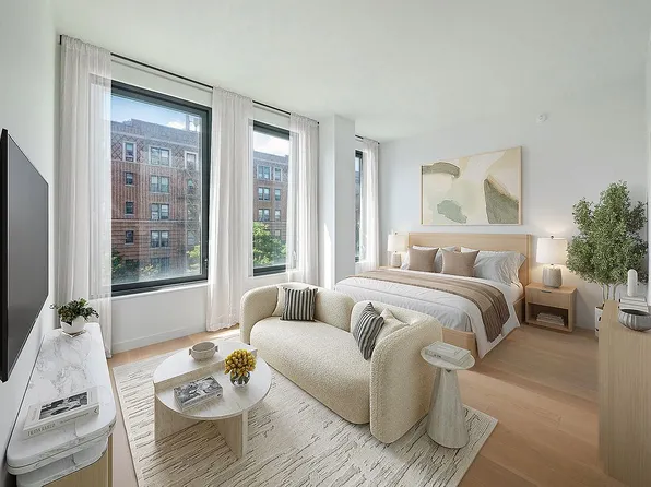 21-21 31st St #3H, Astoria, NY 11105