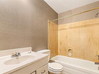 3rd image of 12B Ann Louise St